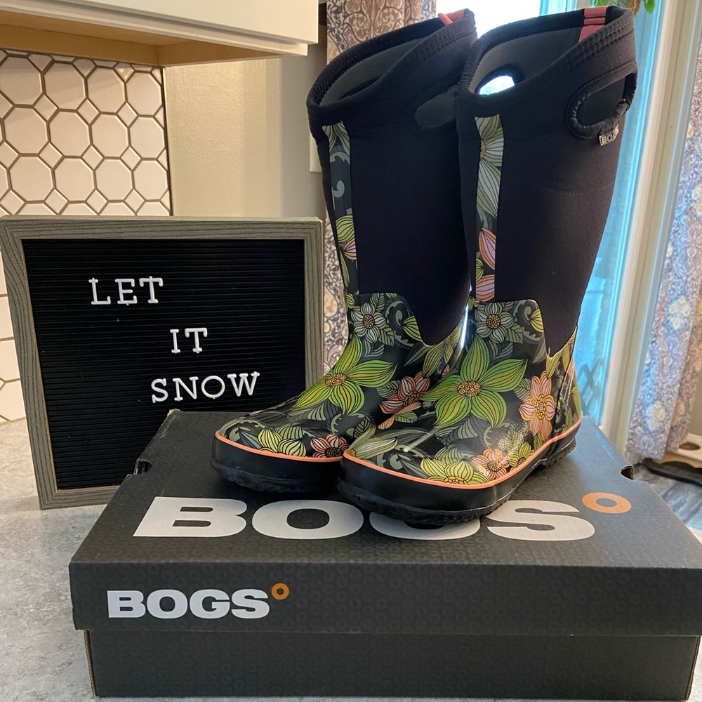 Women’s Classic High Bog’s insulated boots size 8